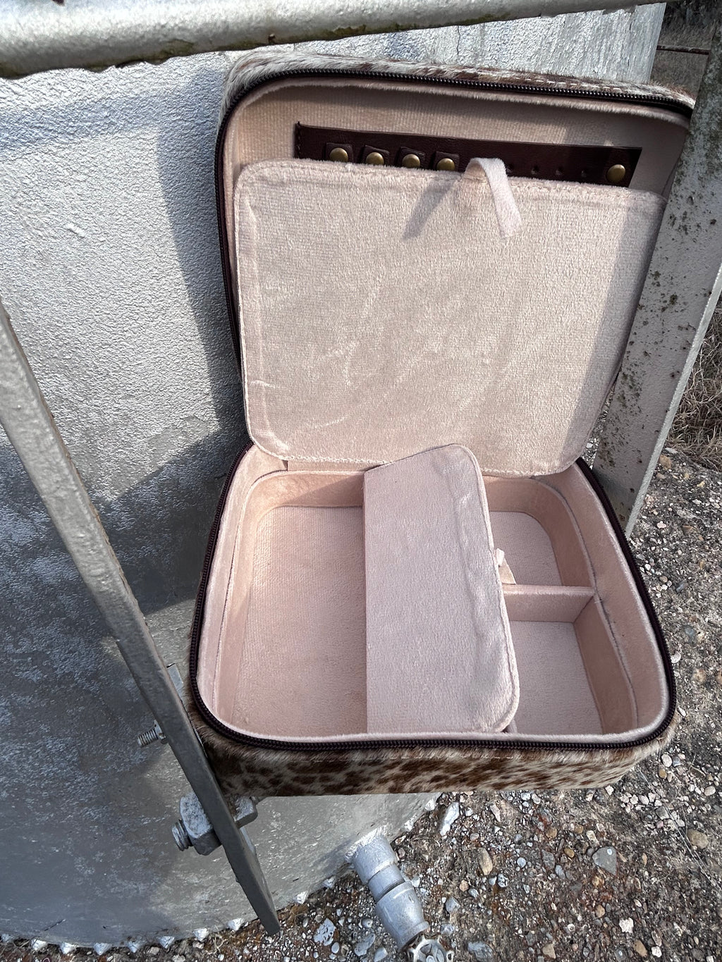 The Frontier Jewelry Case